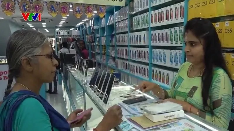 S&ocirc;i động m&ugrave;a lễ hội Deepavali ở Singapore - Ảnh 1.