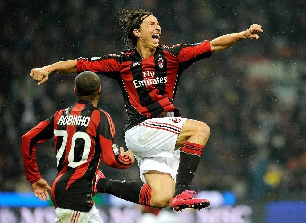 Ibrahimovic quay trở lại với b&oacute;ng đ&aacute; chuy&ecirc;n nghiệp - Ảnh 1.