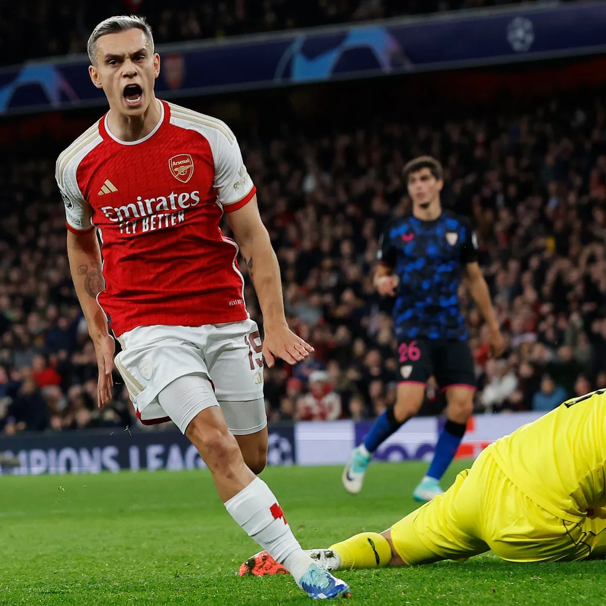 Kết quả UEFA Champions League 9/11: Arsenal giữ chắc ngôi đầu, MU thua... kịch tính - Ảnh 4. Kết quả UEFA Champions League 9/11: Arsenal giữ chắc ngôi đầu, MU thua... kịch tính - Ảnh 4.