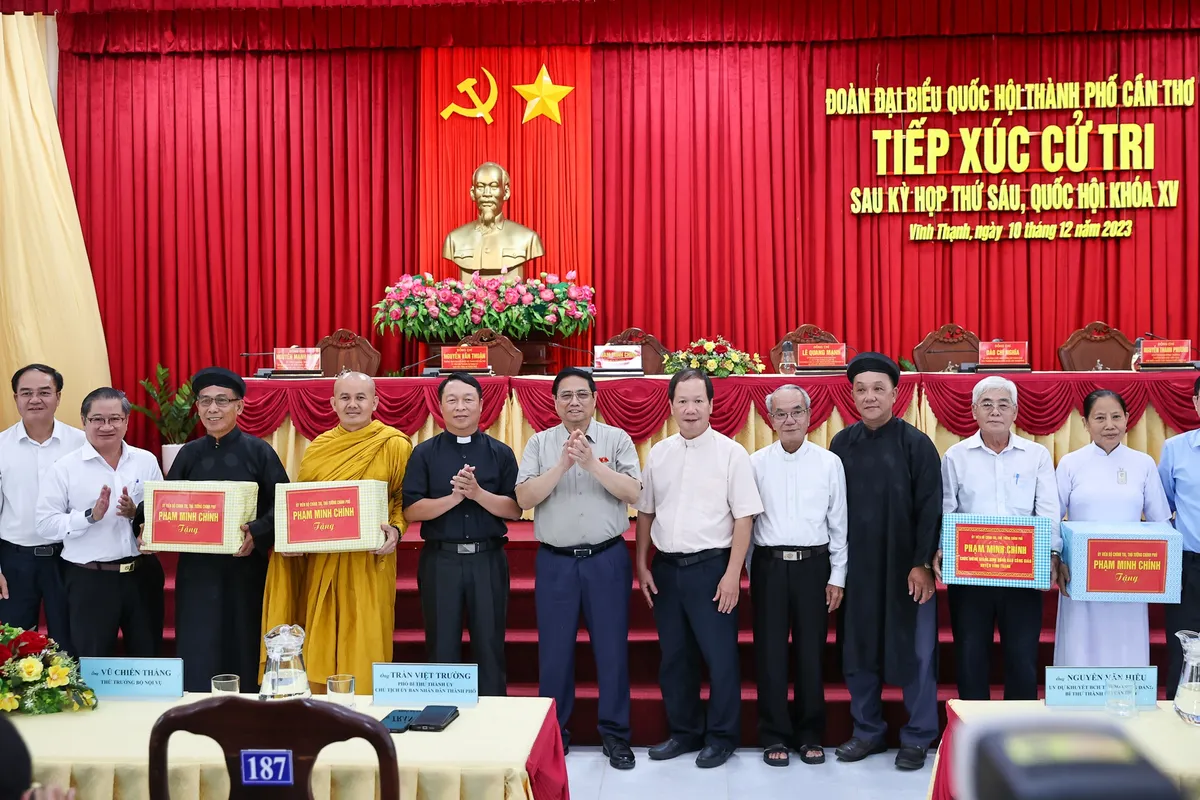 Thủ tướng Phạm Minh Ch&iacute;nh tiếp x&uacute;c cử tri sau kỳ họp thứ 6 Quốc hội kh&oacute;a XV - Ảnh 4.