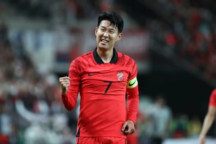 Son Heung Min có thể nghỉ thi đấu 6 trận, Tottenham lo sốt vó - Ảnh 2. Son Heung Min có thể nghỉ thi đấu 6 trận, Tottenham lo sốt vó - Ảnh 2.