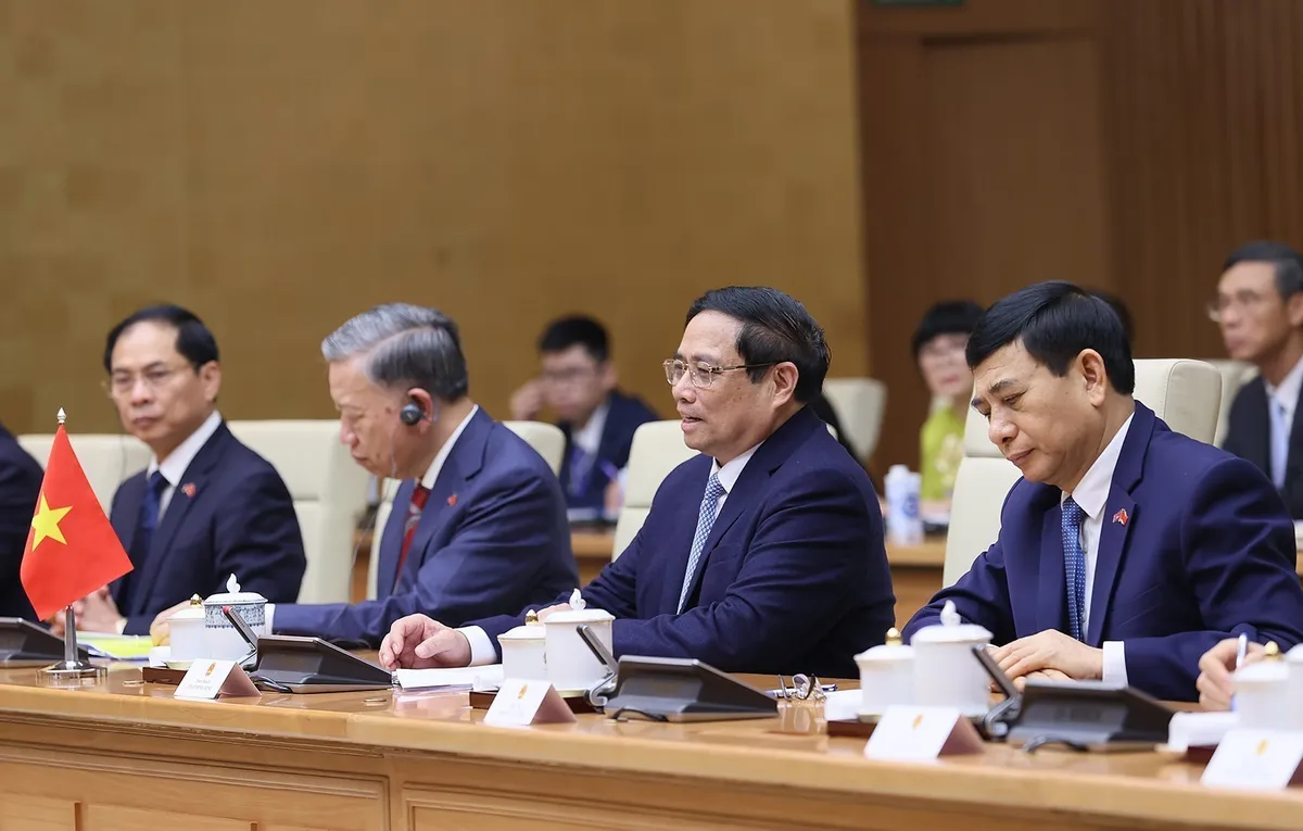 Thủ tướng Phạm Minh Ch&iacute;nh hội đ&agrave;m với Thủ tướng Campuchia Hun Manet - Ảnh 3.