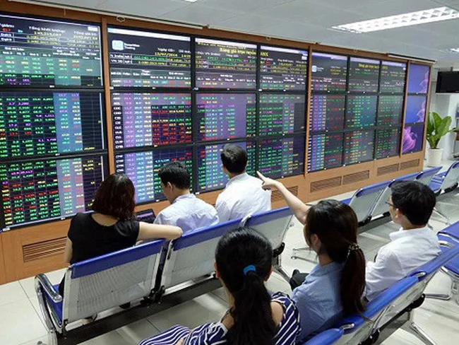 Làm gì để chứng khoán Việt kịp lên chuẩn thị trường mới nổi trước năm 2025? - Ảnh 2.