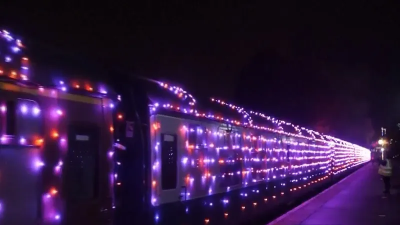 Thắp sáng tàu hơi nước 100 tuổi - Ảnh 1.