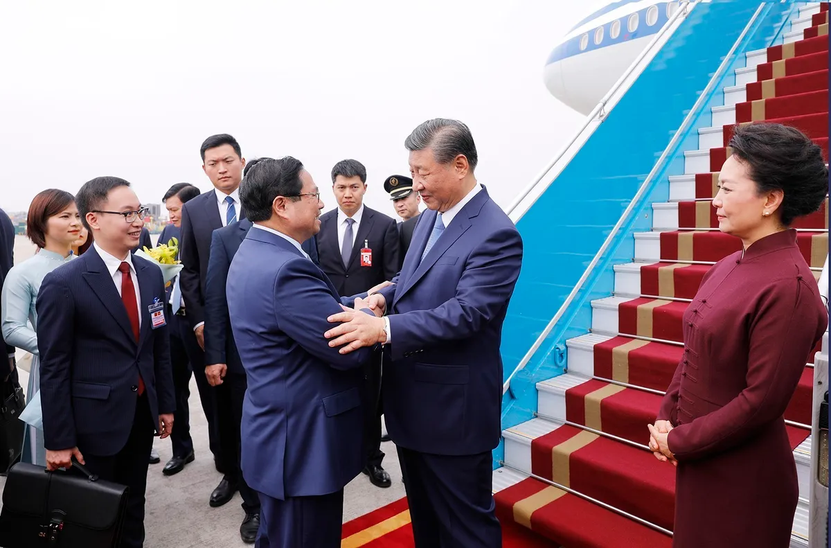 Tổng Bí thư, Chủ tịch nước Trung Quốc Tập Cận Bình đến Hà Nội, bắt đầu chuyến thăm Việt Nam - Ảnh 2.