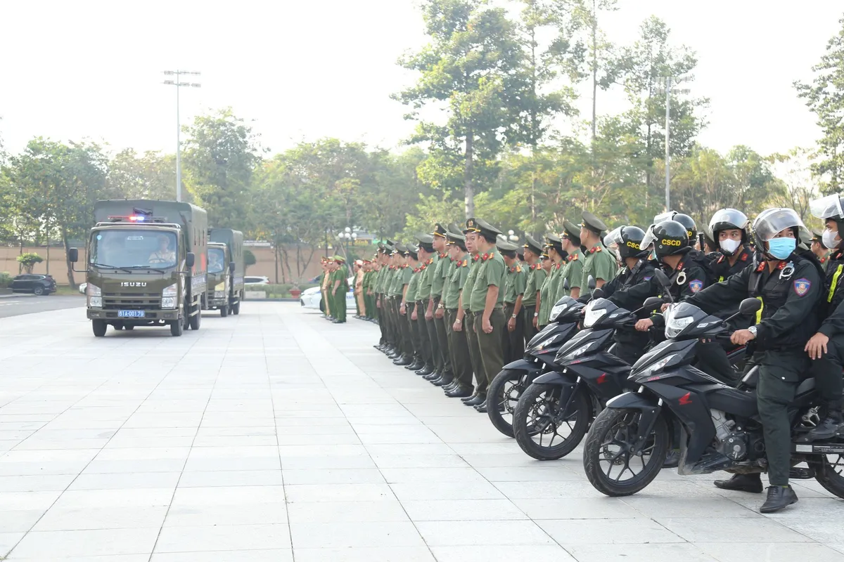 Công an Bình Dương bước vào đợt cao điểm tấn công, trấn áp tội phạm dịp cuối năm - Ảnh 1.