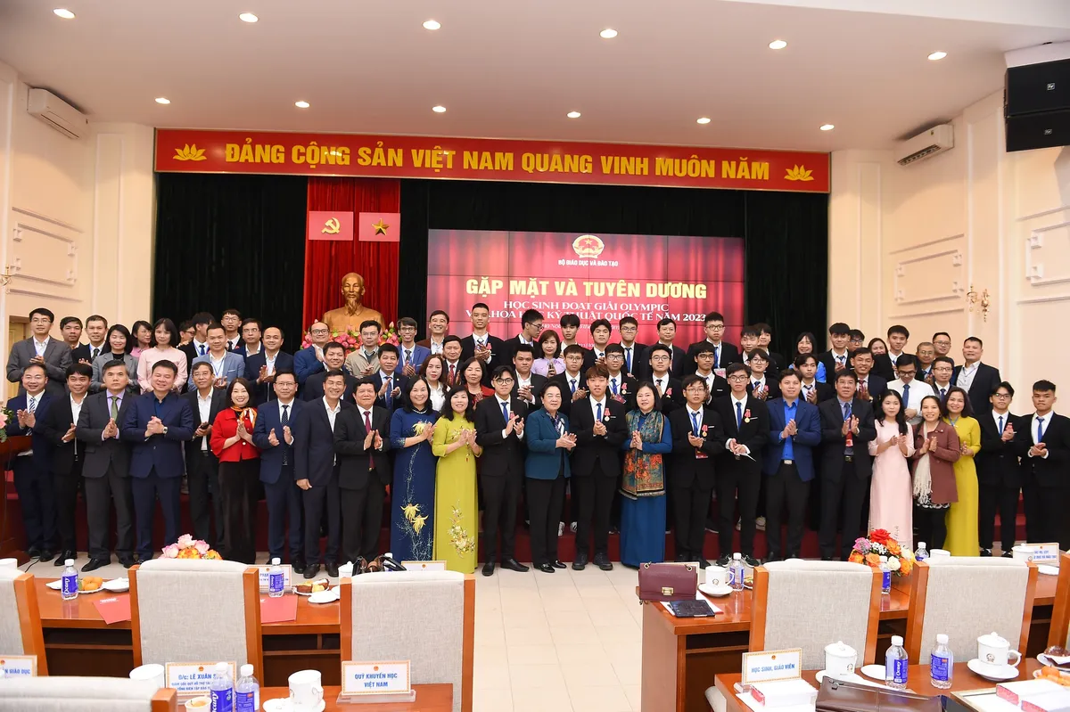 Học sinh đoạt giải Olympic và Khoa học Kỹ thuật quốc tế năm 2023 - Điểm sáng được quốc tế ghi nhận - Ảnh 14.