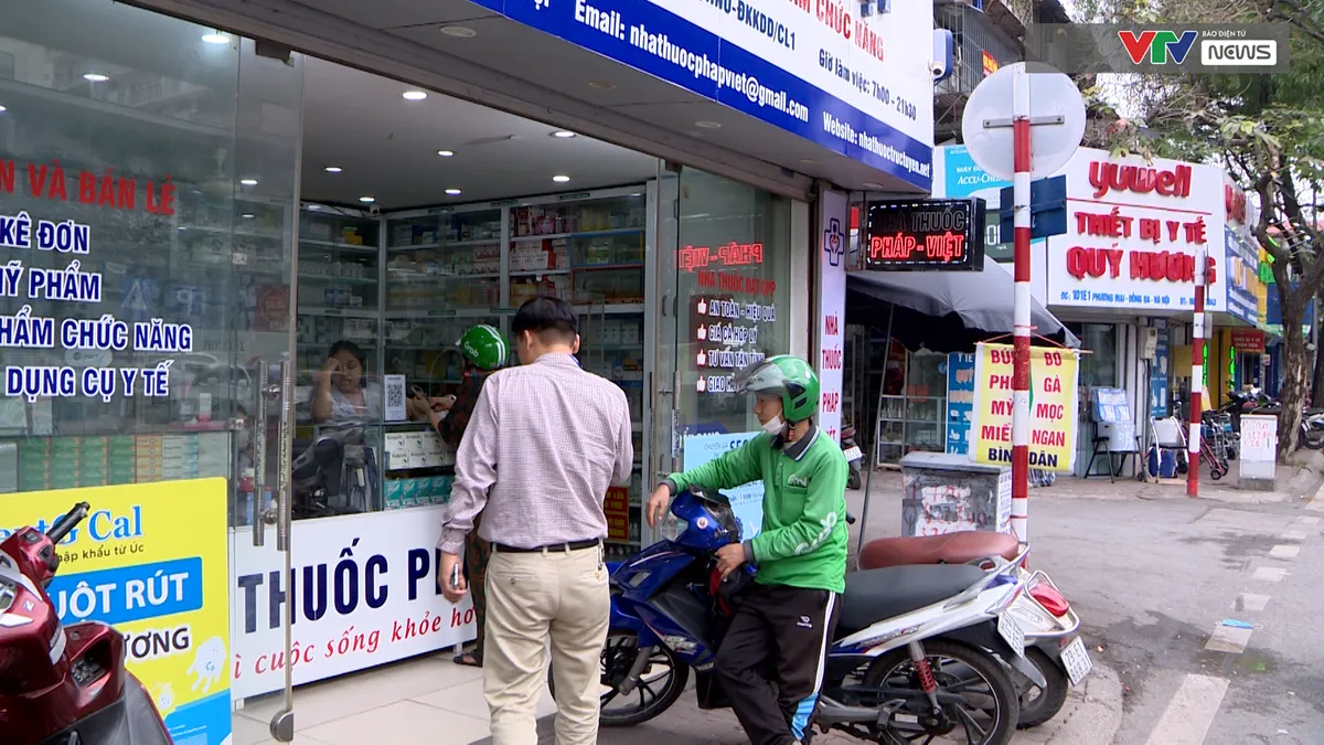 Đề xuất gỡ kh&oacute; cho người bệnh c&oacute; thẻ BHYT được thanh to&aacute;n khi mua thuốc ngo&agrave;i viện - Ảnh 2.