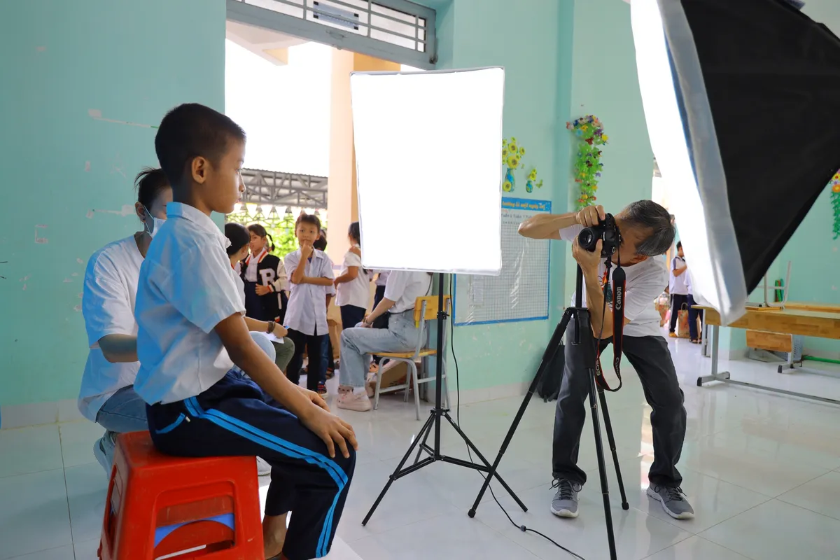 Kh&aacute;nh Ho&agrave;: Hưởng ứng ng&agrave;y hội chụp ảnh ch&acirc;n dung miễn ph&iacute; cho trẻ em v&ugrave;ng cao - Ảnh 3.