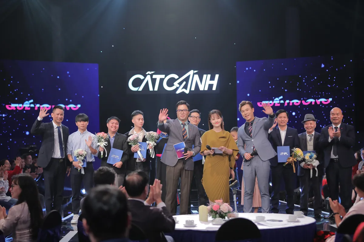 Gala Cất cánh 2023: 47 diễn giả, khách mời hội ngộ và những câu chuyện truyền lửa - Ảnh 10.