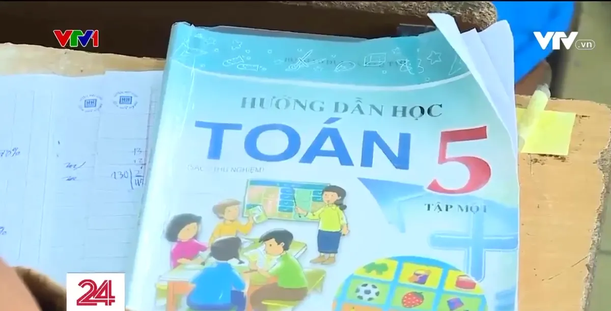 Những bất thường ở trường v&ugrave;ng cao: Mập mờ cả tiền hỗ trợ s&aacute;ch vở - Ảnh 2.