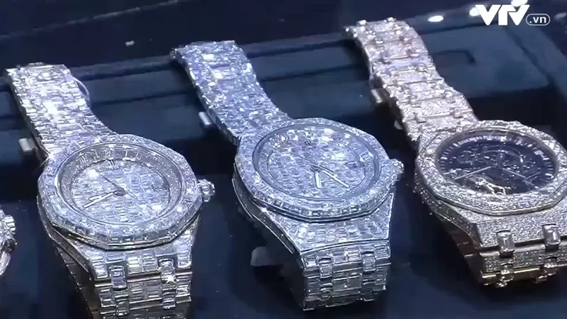 B&ugrave;ng nổ thị trường qu&agrave; xa xỉ m&ugrave;a lễ hội - Ảnh 1.