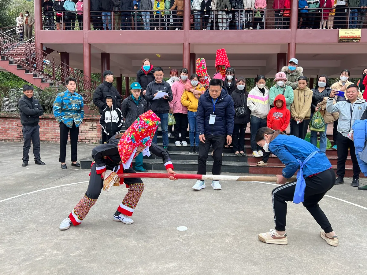 Nhộn nhịp Lễ hội hoa sở Bình Liêu - Ảnh 4.