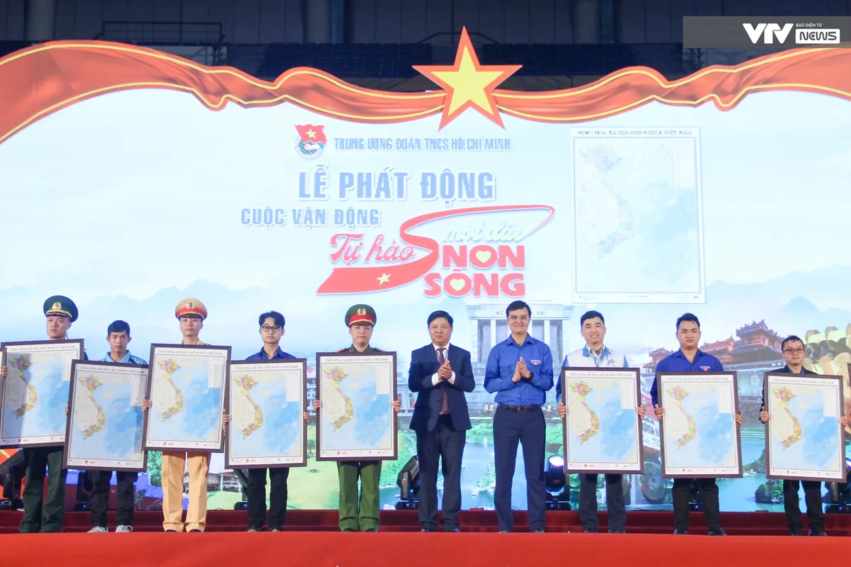 Hơn 1.000 đo&agrave;n vi&ecirc;n xếp h&igrave;nh bản đồ Tổ quốc, khơi dậy niềm tự h&agrave;o non s&ocirc;ng - Ảnh 7.