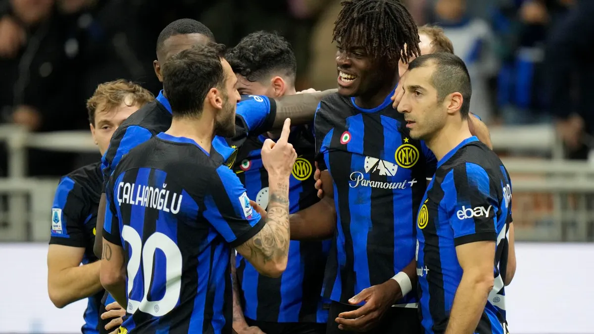 Phong độ đối lập của 2 đội bóng thành Milan - Ảnh 1. Phong độ đối lập của 2 đội bóng thành Milan - Ảnh 1.