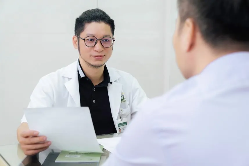 Người đồng tính nam cần khám sức khỏe nam khoa định kỳ - Ảnh 1.