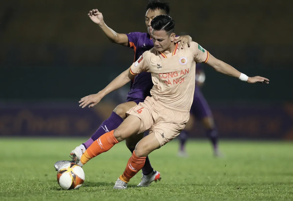 Lịch thi đấu và trực tiếp vòng 8 V.League 2023 hôm nay, 26/12: Tâm điểm Công An Hà Nội vs B.Bình Dương - Ảnh 1. Lịch thi đấu và trực tiếp vòng 8 V.League 2023 hôm nay, 26/12: Tâm điểm Công An Hà Nội vs B.Bình Dương - Ảnh 1.