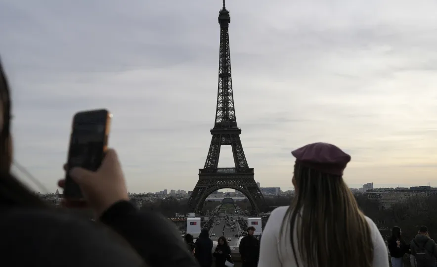 Tháp Eiffel đóng cửa do công nhân đình công - Ảnh 2.