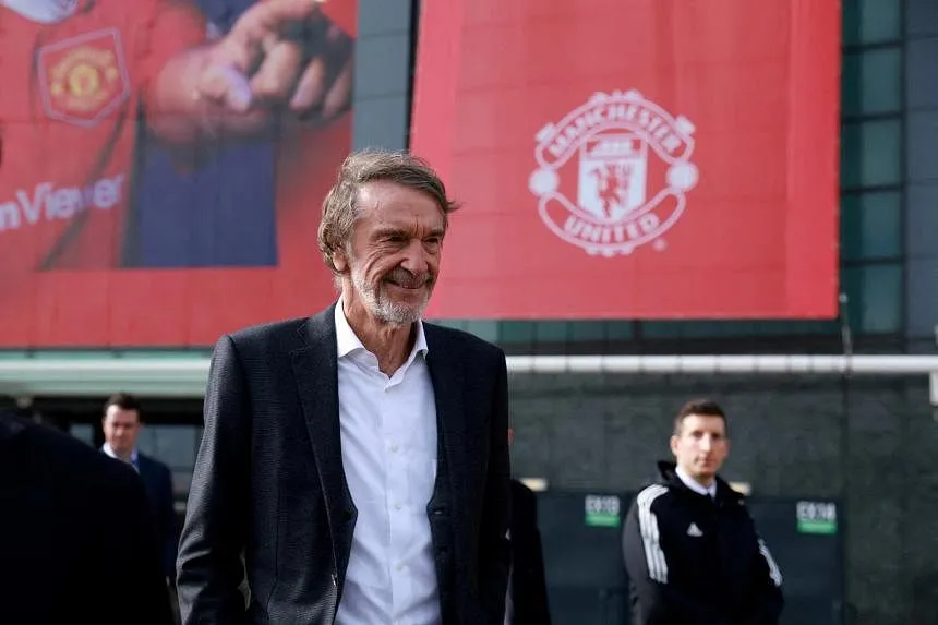 Những hiệu ứng đầu tiên sau thương vụ mua lại cổ phần Man Utd - Ảnh 1. Những hiệu ứng đầu tiên sau thương vụ mua lại cổ phần Man Utd - Ảnh 1.