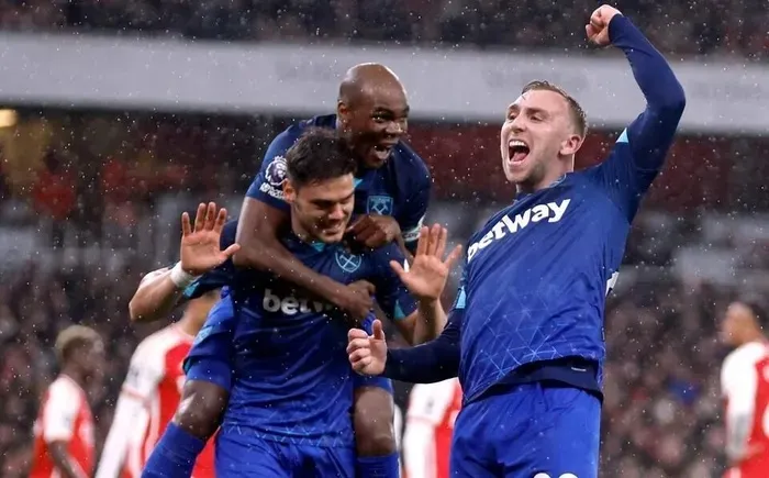 Thua bạc nhược West Ham, Arsenal mất ngôi đầu Ngoại hạng Anh - Ảnh 1. Thua bạc nhược West Ham, Arsenal mất ngôi đầu Ngoại hạng Anh - Ảnh 1.