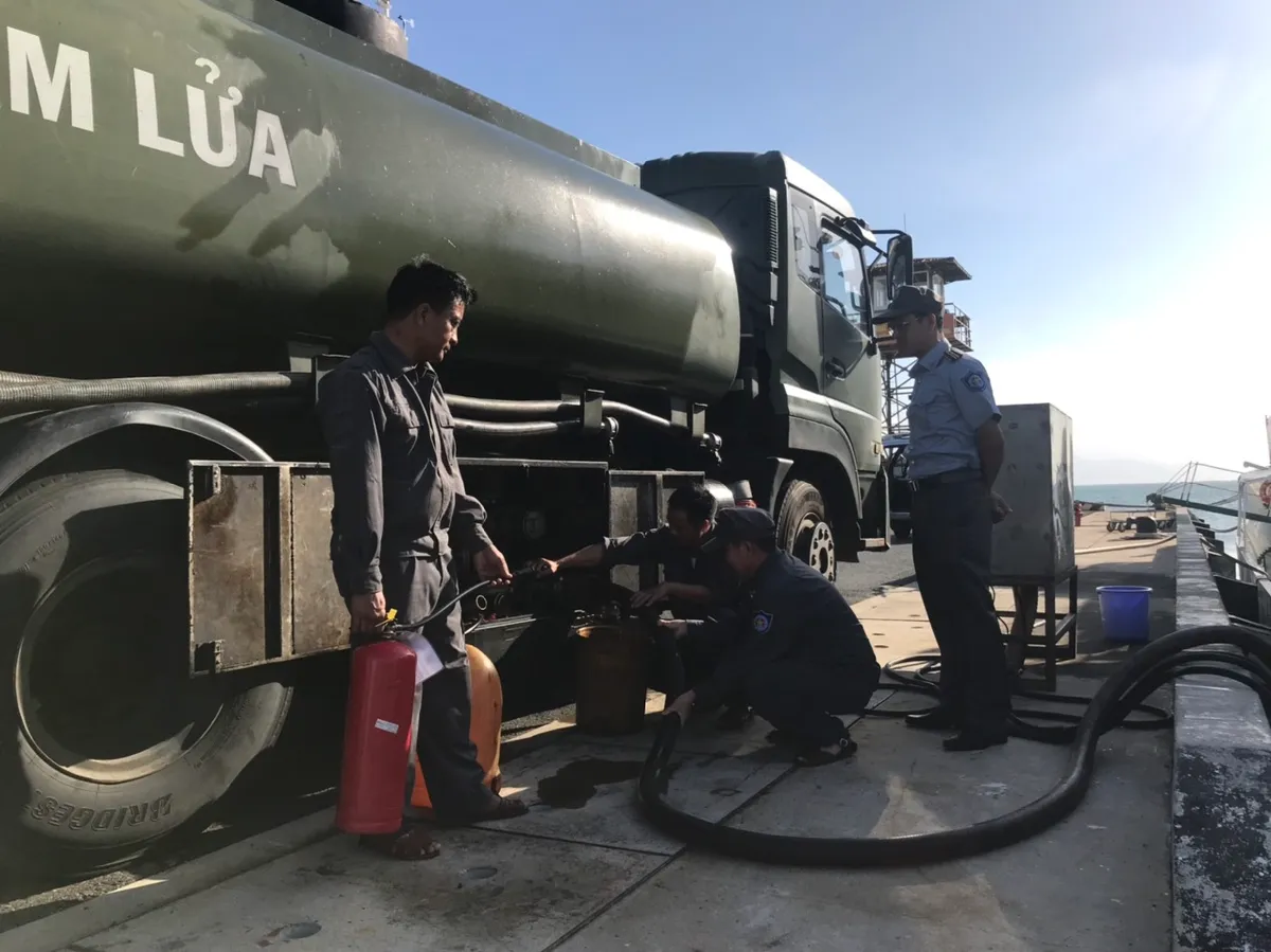 Bắt đầu những hải tr&igrave;nh thực hiện nhiệm vụ xuy&ecirc;n Tết Nguy&ecirc;n đ&aacute;n 2024 - Ảnh 3.