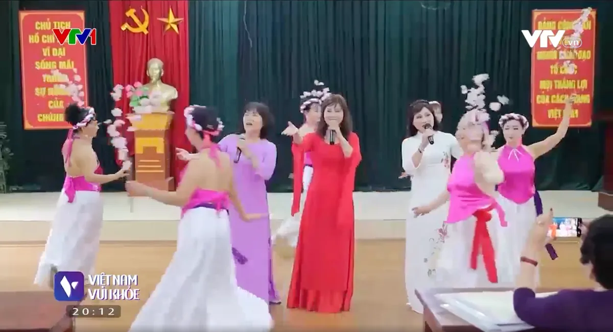 Người cao tuổi sống vui khỏe, có ích với các hoạt động văn nghệ - Ảnh 9.