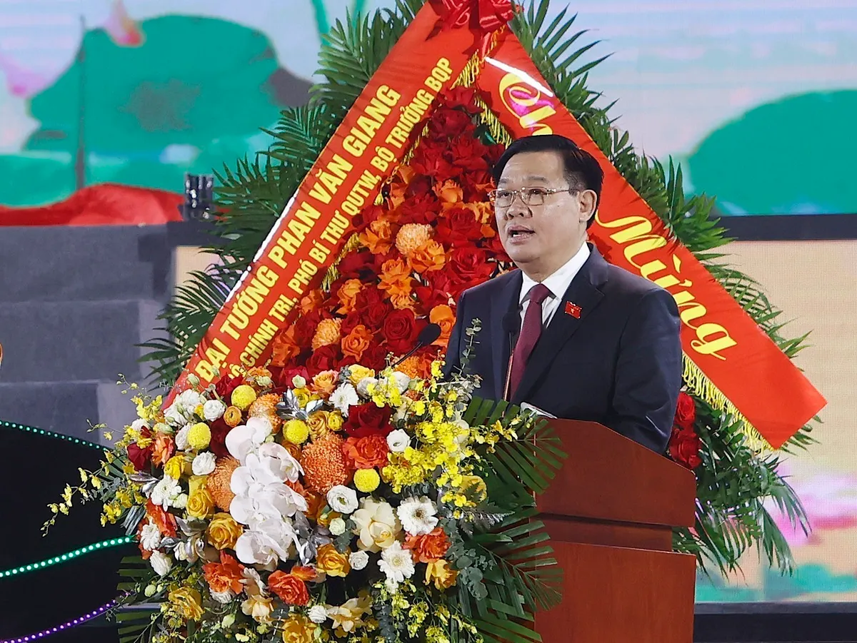 Chủ tịch Quốc hội Vương Đ&igrave;nh Huệ dự Lễ kỷ niệm 60 năm Ng&agrave;y B&aacute;c Hồ về thăm tỉnh Th&aacute;i Nguy&ecirc;n - Ảnh 2.