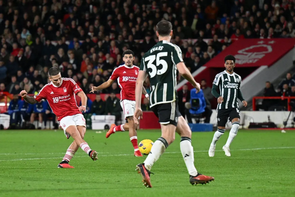 Vòng 20 Ngoại hạng Anh: Man Utd tiếp tục thất bại, Man City thắng tưng bừng - Ảnh 1. Vòng 20 Ngoại hạng Anh: Man Utd tiếp tục thất bại, Man City thắng tưng bừng - Ảnh 1.