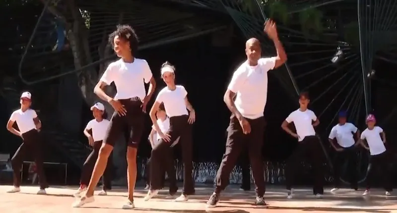 Trẻ em Cuba kế thừa di sản văn h&oacute;a truyền thống - Ảnh 2.