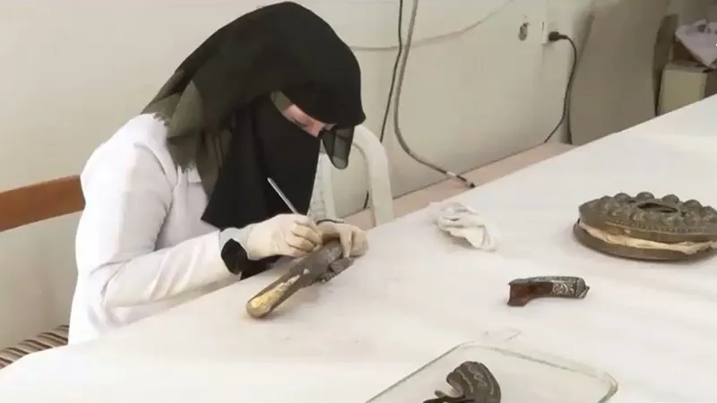 Trưng bày vũ khí từ cổ đại đến đương đại tại Bảo tàng Quân sự Yemen - Ảnh 2. Trưng bày vũ khí từ cổ đại đến đương đại tại Bảo tàng Quân sự Yemen - Ảnh 2.