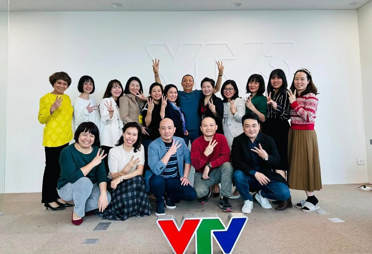 MC, BTV nổi tiếng ch&uacute;c mừng sinh nhật VTV3 tr&ograve;n 27 tuổi - Ảnh 1.