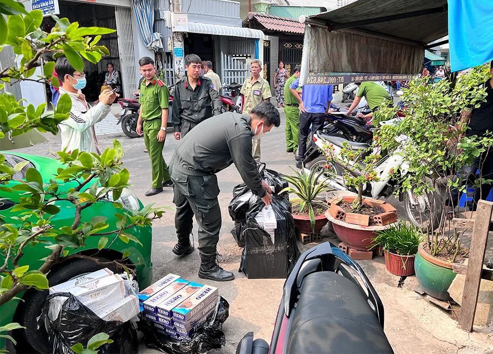 Phá 2 án vụ buôn lậu trong đêm, thu giữ gần 5.000 bao thuốc lá lậu - Ảnh 1.