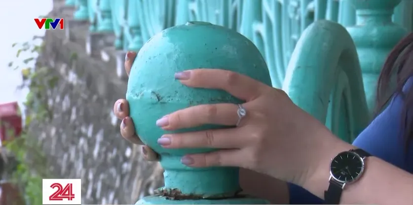 H&agrave; Nội: H&agrave;ng ngh&igrave;n quả cầu gang tr&ecirc;n lan can Hồ T&acirc;y kh&ocirc;ng c&aacute;nh m&agrave; bay - Ảnh 3.