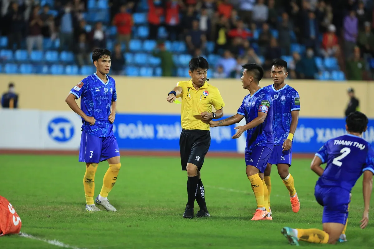 Trọng tài Trương Hồng Vũ vắng mặt ở vòng 6 V.League 2023 - Ảnh 2. Trọng tài Trương Hồng Vũ vắng mặt ở vòng 6 V.League 2023 - Ảnh 2.