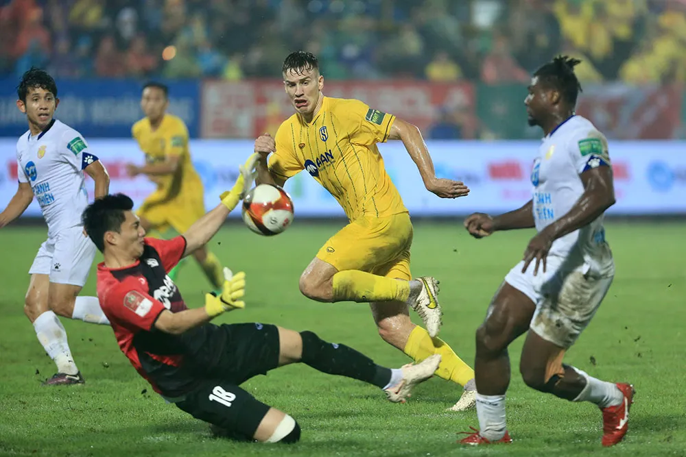Vòng 6 V.League | Thắng tối thiểu SLNA, Thép Xanh Nam Định tạm chiếm ngôi đầu - Ảnh 1. Vòng 6 V.League | Thắng tối thiểu SLNA, Thép Xanh Nam Định tạm chiếm ngôi đầu - Ảnh 1.