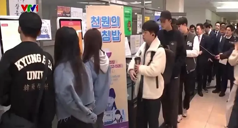 Gần 9/10 sinh viên trên thế giới gặp khó khăn về tài chính - Ảnh 3.