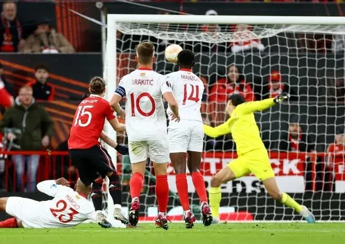 Europa League | Ghi cả 4 bàn, Manchester United bị Sevilla cầm hòa cay đắng - Ảnh 1. Europa League | Ghi cả 4 bàn, Manchester United bị Sevilla cầm hòa cay đắng - Ảnh 1.