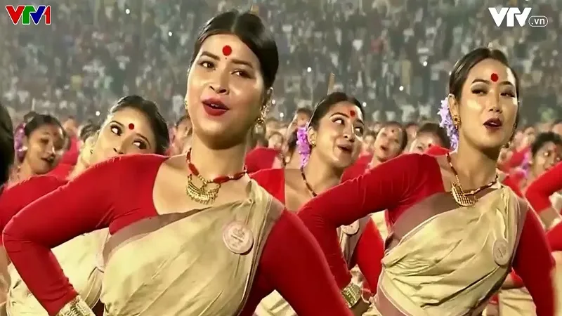 Ấn Độ lập kỷ lục guinness với vũ điệu Bihu - Ảnh 1.