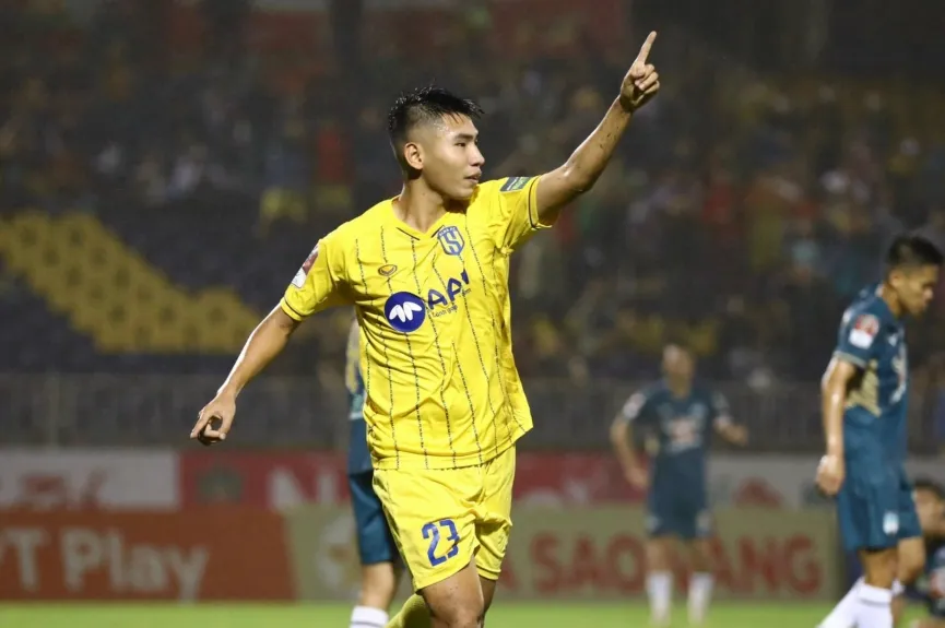 Làm khách trên sân Vinh, HAGL nhận thất bại đầu tiên tại V.League 2023 - Ảnh 1. Làm khách trên sân Vinh, HAGL nhận thất bại đầu tiên tại V.League 2023 - Ảnh 1.