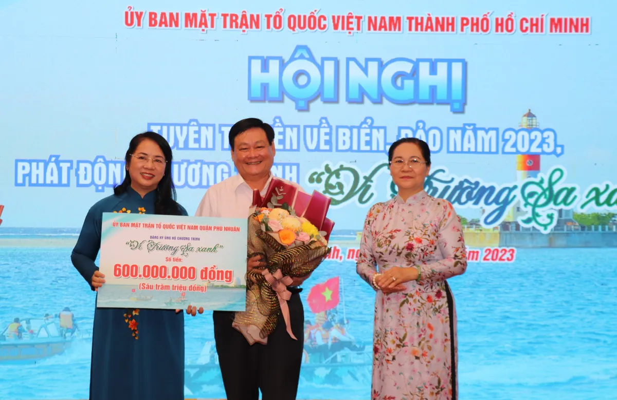 Phát động Chương trình Vì Trường Sa xanh, tích cực tuyên truyền biển đảo - Ảnh 2.