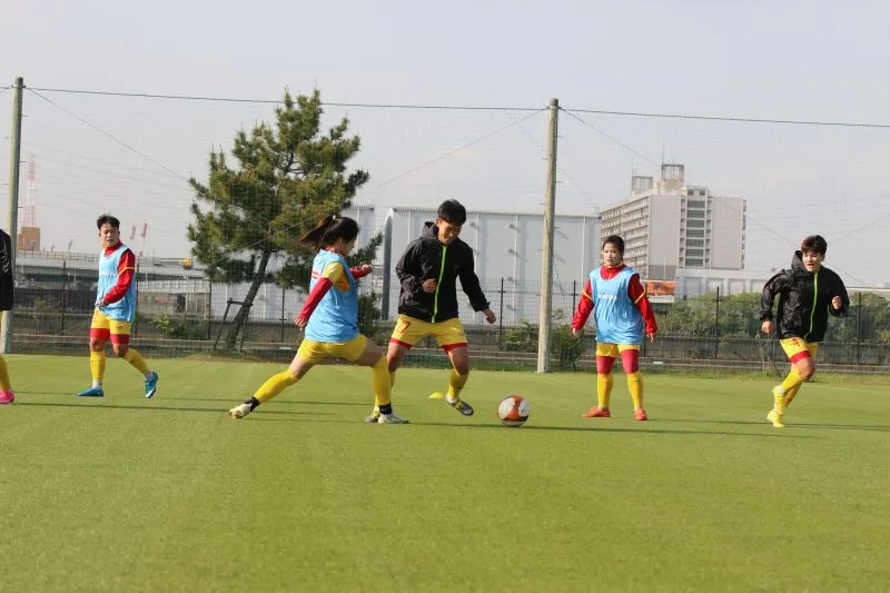 ĐT nữ Việt Nam hào hứng với buổi tập đầu tiên tại Osaka - Ảnh 2. ĐT nữ Việt Nam hào hứng với buổi tập đầu tiên tại Osaka - Ảnh 2.