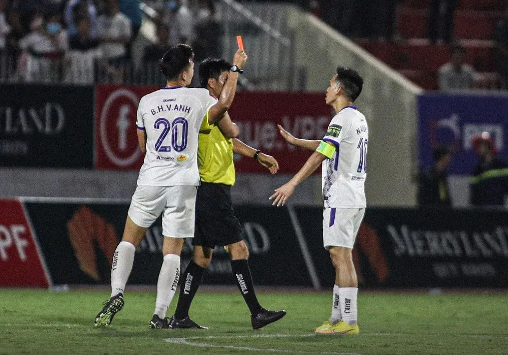 CLB Hà Nội kháng cáo án phạt của Văn Quyết - Ảnh 1. CLB Hà Nội kháng cáo án phạt của Văn Quyết - Ảnh 1.