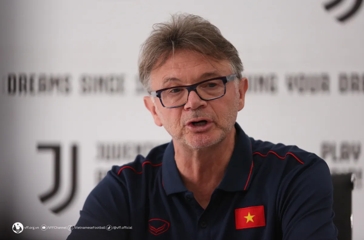 HLV Philippe Troussier: Mục tiêu của U22 Việt Nam là bảo vệ ngôi vô địch tại SEA Games 32 - Ảnh 1. HLV Philippe Troussier: Mục tiêu của U22 Việt Nam là bảo vệ ngôi vô địch tại SEA Games 32 - Ảnh 1.