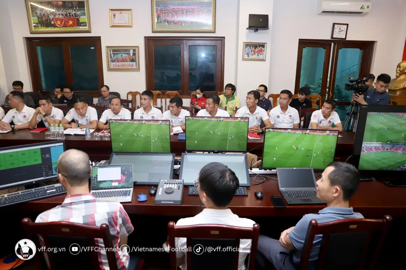 VFF và VPF tiếp tục tiến hành khóa đào tạo về VAR đợt 2 - Ảnh 1. VFF và VPF tiếp tục tiến hành khóa đào tạo về VAR đợt 2 - Ảnh 1.
