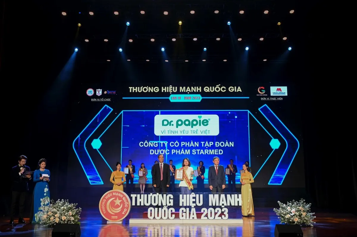 Vinh danh Dr.Papie Top 10 Thương hiệu mạnh Quốc gia 2023 - Ảnh 1. Vinh danh Dr.Papie Top 10 Thương hiệu mạnh Quốc gia 2023 - Ảnh 1.