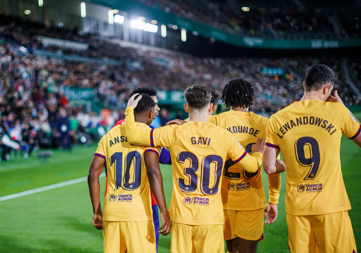 Thắng áp đảo Elche, Barcelona giữ vững ngôi đầu La Liga - Ảnh 1. Thắng áp đảo Elche, Barcelona giữ vững ngôi đầu La Liga - Ảnh 1.