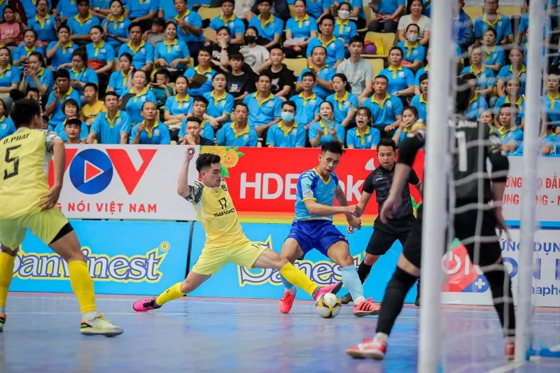 Vòng 4 giải Futsal VĐQG 2023 (2/4): Sahako giữ vững ngôi đầu, GFDI Sông Hàn đã nếm mùi chiến thắng - Ảnh 1. Vòng 4 giải Futsal VĐQG 2023 (2/4): Sahako giữ vững ngôi đầu, GFDI Sông Hàn đã nếm mùi chiến thắng - Ảnh 1.