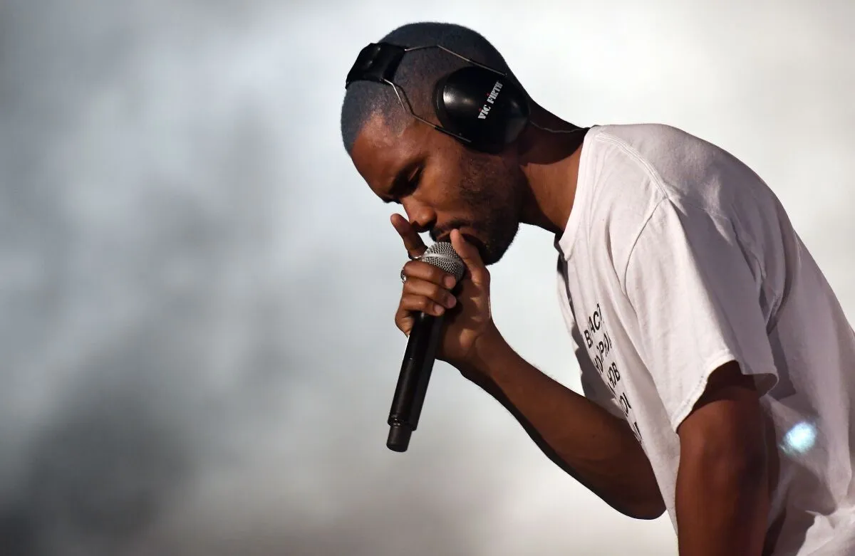 Frank Ocean hủy lịch diễn tại Coachella 2023 do gãy xương chân - Ảnh 1.