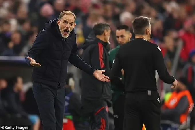 Tuchel nhận thẻ đỏ vì phản ứng trọng tài - Ảnh 1. Tuchel nhận thẻ đỏ vì phản ứng trọng tài - Ảnh 1.