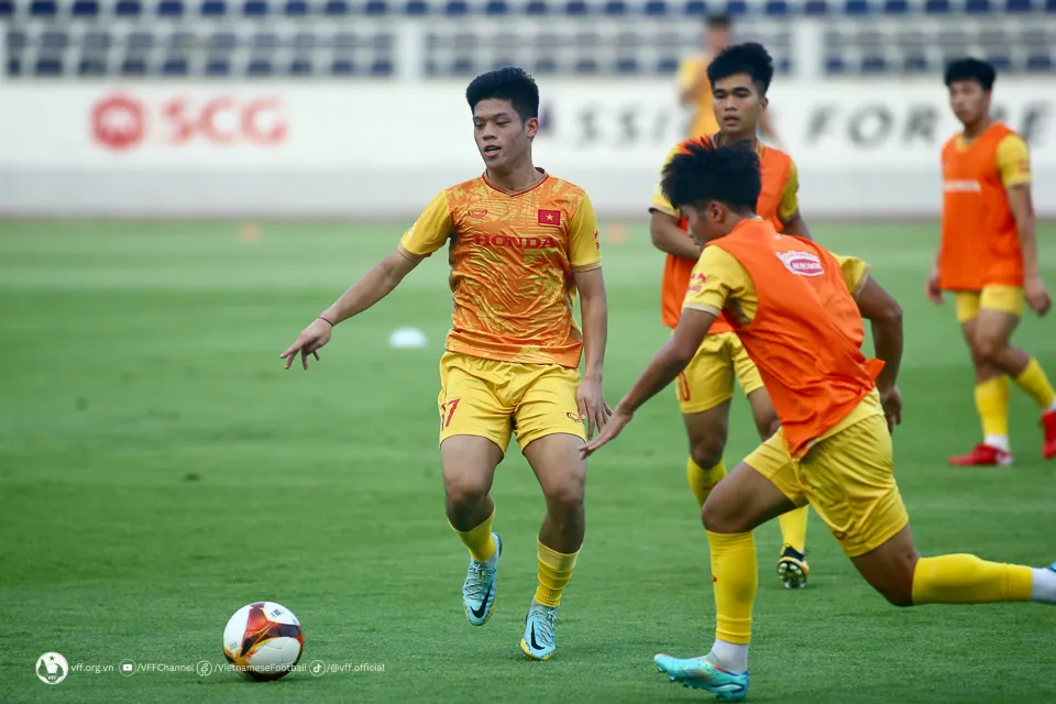 Các cầu thủ U22 Việt Nam nỗ lực thể hiện khả năng để cạnh tranh suất tham dự SEA Games 32 - Ảnh 6. Các cầu thủ U22 Việt Nam nỗ lực thể hiện khả năng để cạnh tranh suất tham dự SEA Games 32 - Ảnh 6.